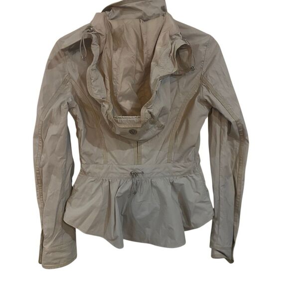 Lululemon Out and About Peplum water repellent cream Jacket Ecru size 4 with hoo - Picture 10 of 11